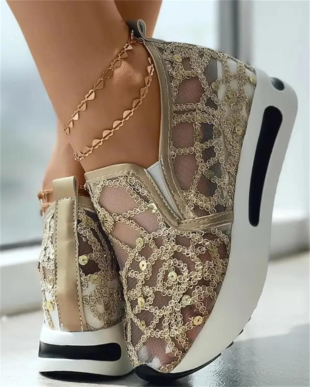 Sequins Lace-up Muffin Sneakers