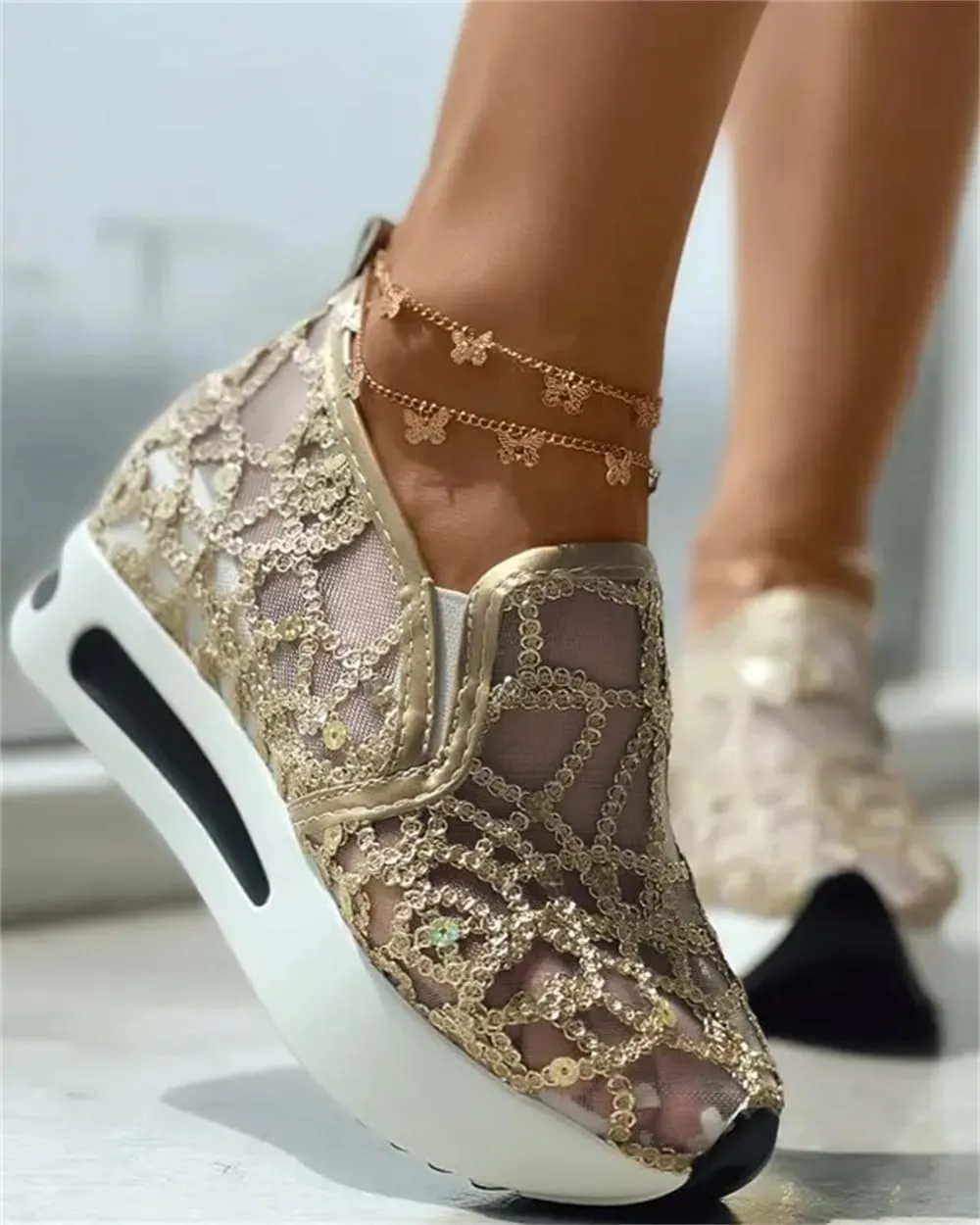 Sequins Lace-up Muffin Sneakers