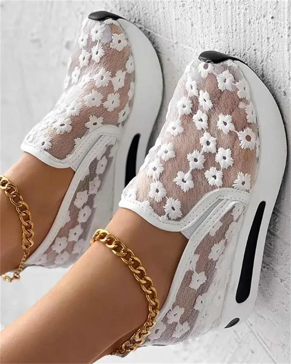 Sequins Lace-up Muffin Sneakers