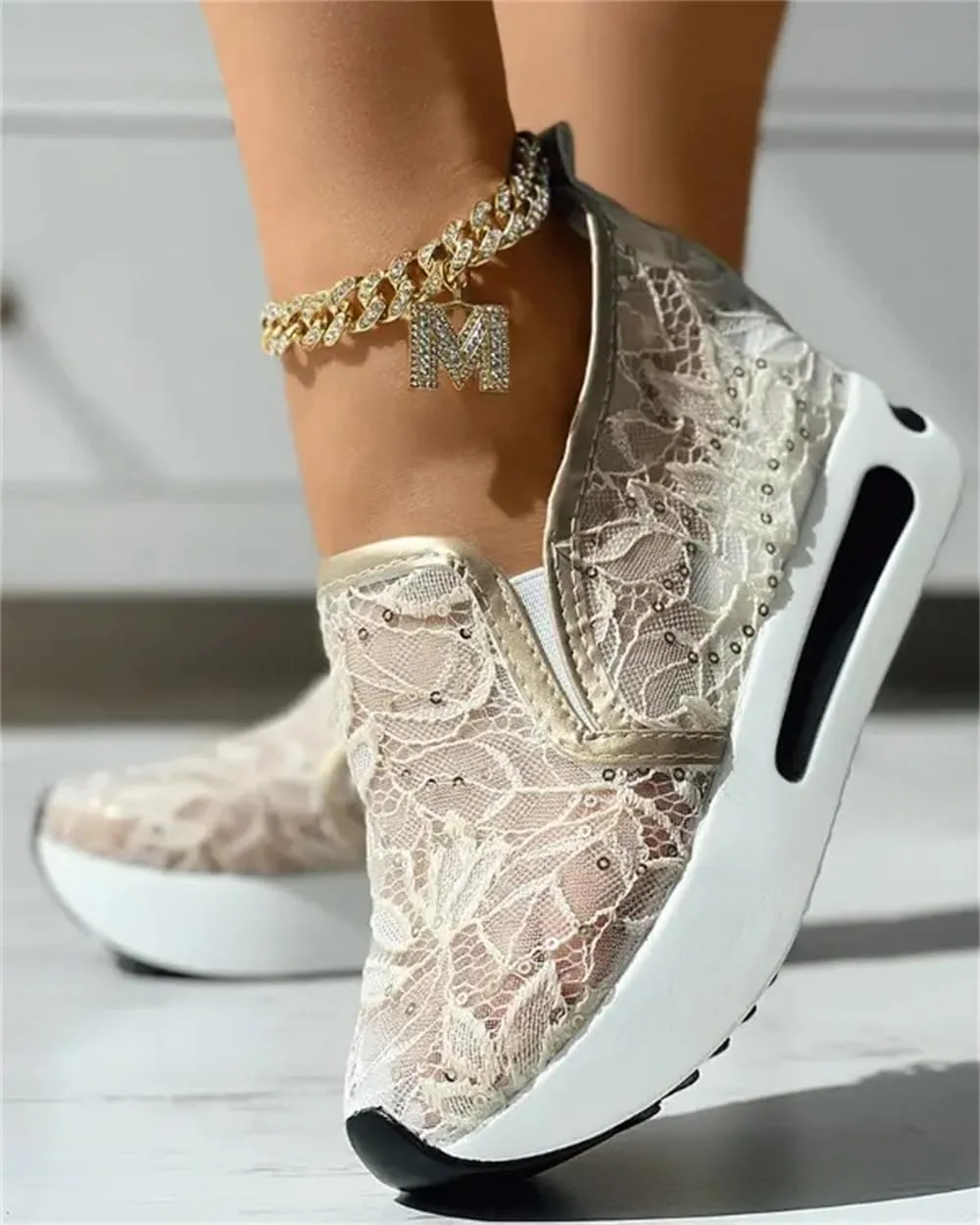 Sequins Lace-up Muffin Sneakers