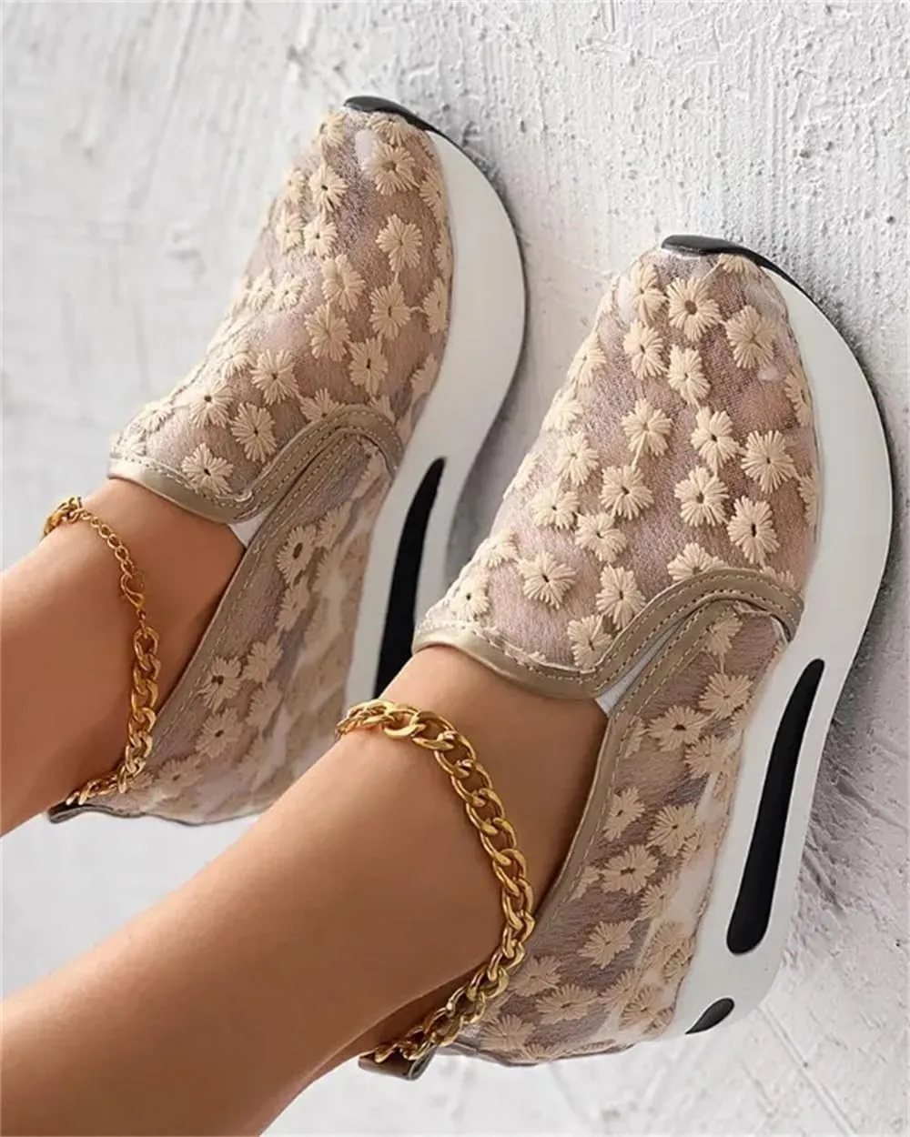 Sequins Lace-up Muffin Sneakers
