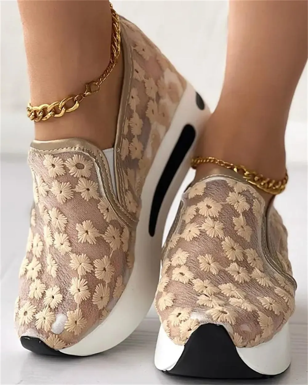 Sequins Lace-up Muffin Sneakers
