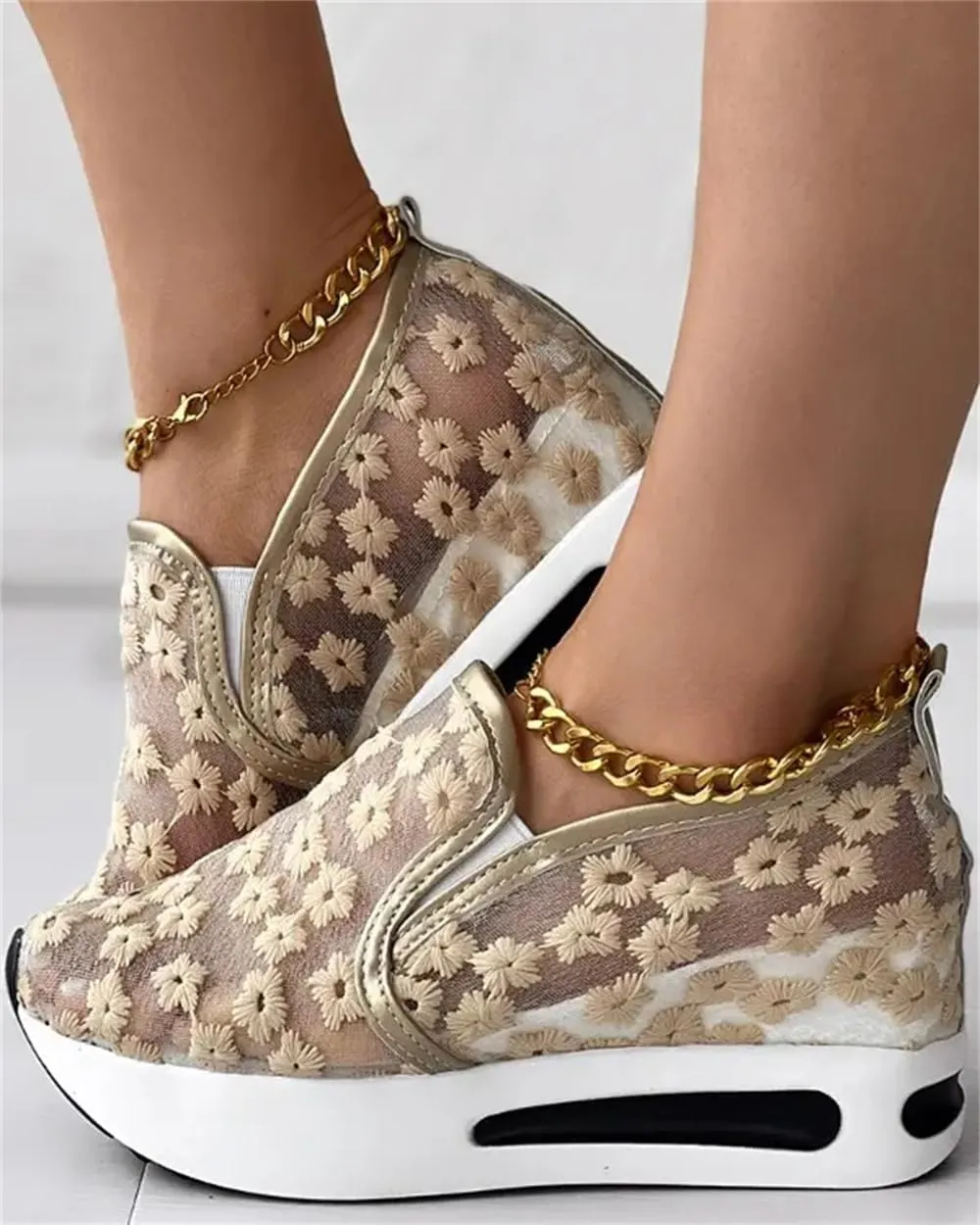 Sequins Lace-up Muffin Sneakers